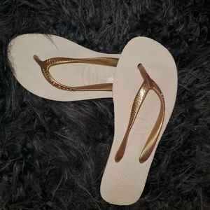 GUC Havaiana High beige and gold flip flops